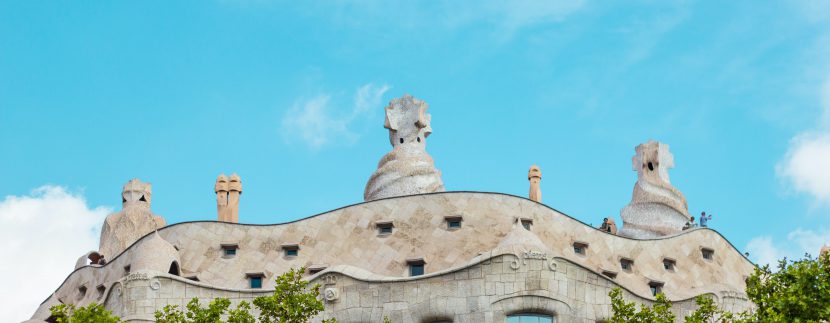 tyler-hendy-mCW21DwPxx8-unsplash-830x323 tyler-hendy-mCW21DwPxx8-unsplash-830x323 Conociendo a Gaudí a través de sus edificios tyler hendy mCW21DwPxx8 unsplash 830x323