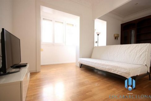 Spacious flat for rent with 2 double bedrooms, located in Parallel