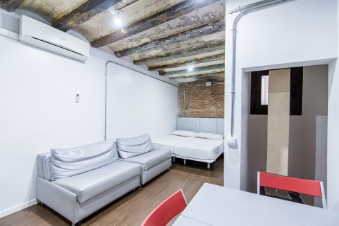 Comfortable studio for rent, close to the Arc de Triomf