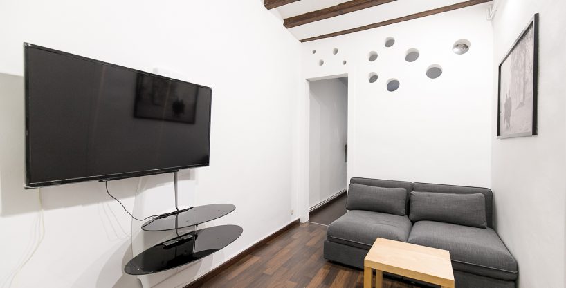 modern studio for rent with a balcony, ideal for a couple