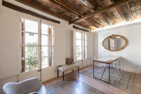 Beautiful and renovated apartment for rent close to Plaza Cataluña