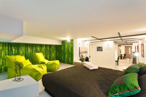 fully furnished  studio for rent with terrace, close to the center