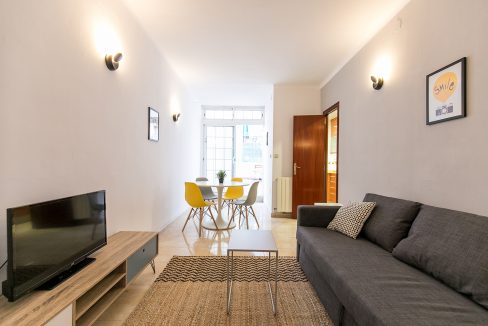 Large apartment for rent with 2 bedrooms between Gracia and Eixample
