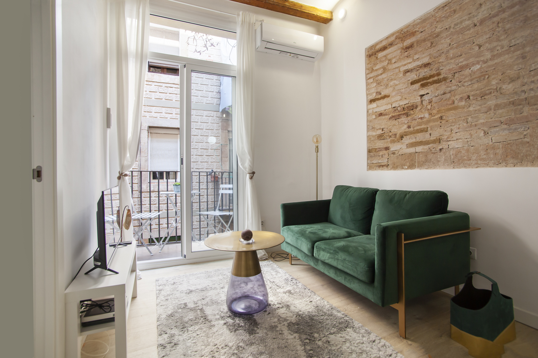 Rent modern 2bedroom apartment in El Raval, Barcelona