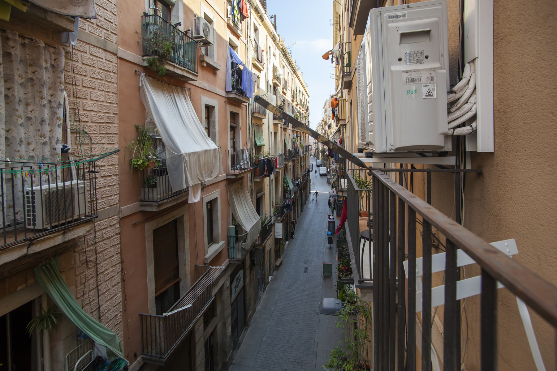 Rent modern 2bedroom apartment in El Raval, Barcelona