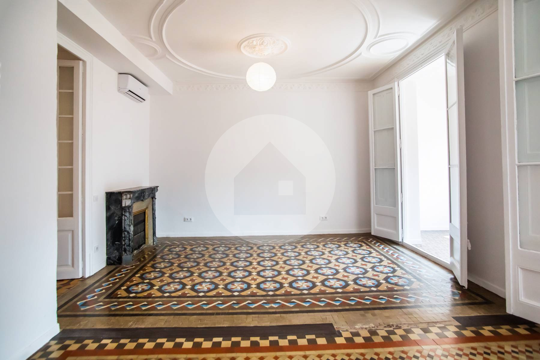 Appartement lumineux de 4 chambres avec balcon à louer | Locabarcelona