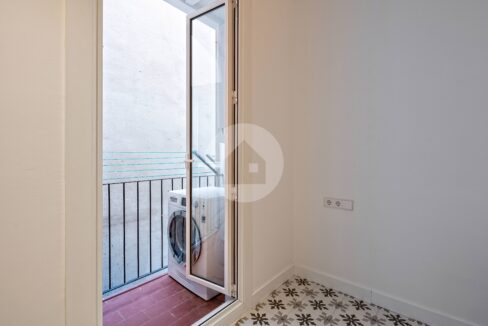 405ead20-9d61-48fd-8826-a64460cb2715-1