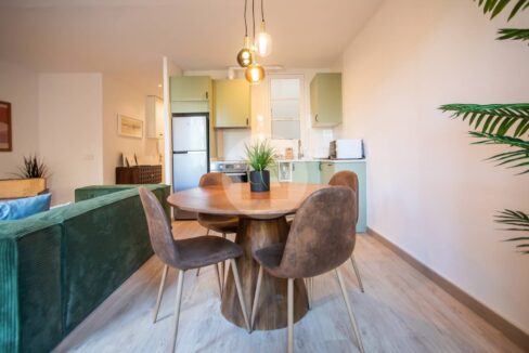 79f661e0-b85c-4e47-8cac-f268d5faa666-2