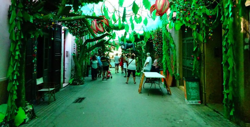 calle decorada fiestas de gracia