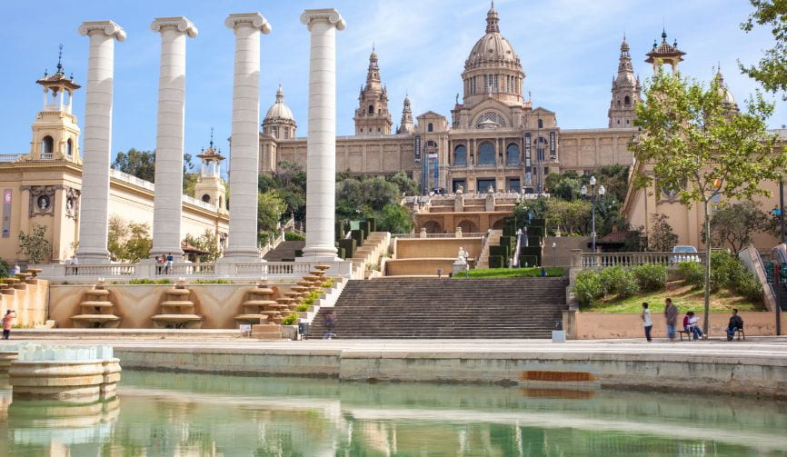 visitar el palacio nacional de montjuic