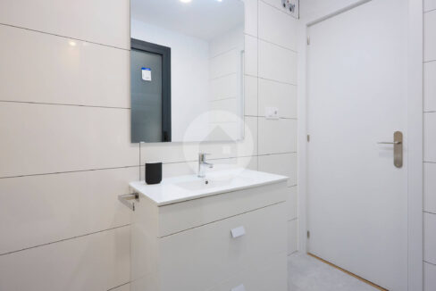 d8d33e27-42d7-409a-aeb6-9bb0ac484baf-1