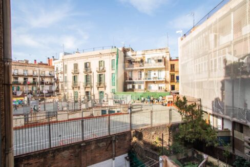 5852b879-0da5-421b-ba22-70f51dc168a7-4