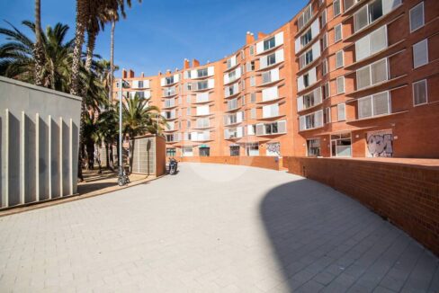 b068cf71-da8a-4922-8030-281930d9711b-2