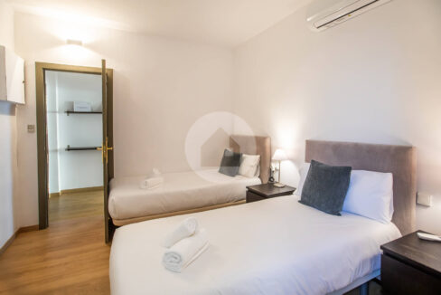 0d733b7a-7420-4ccd-97b7-891bc1f839c7-1