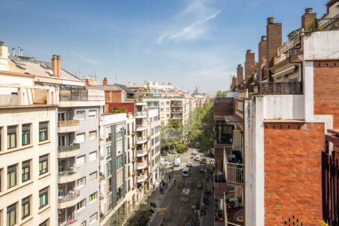 6bf350cf-5ca0-4437-afcd-48e39627fca5-1