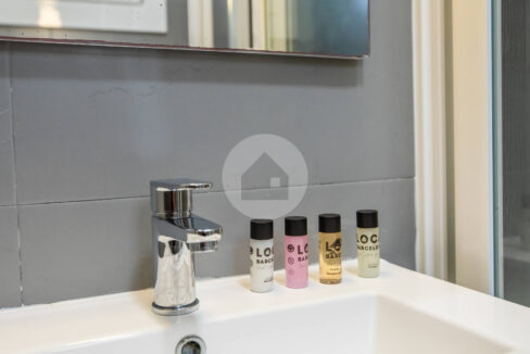 c759b843-ccd0-406b-9711-86d8b3ad0a16-1